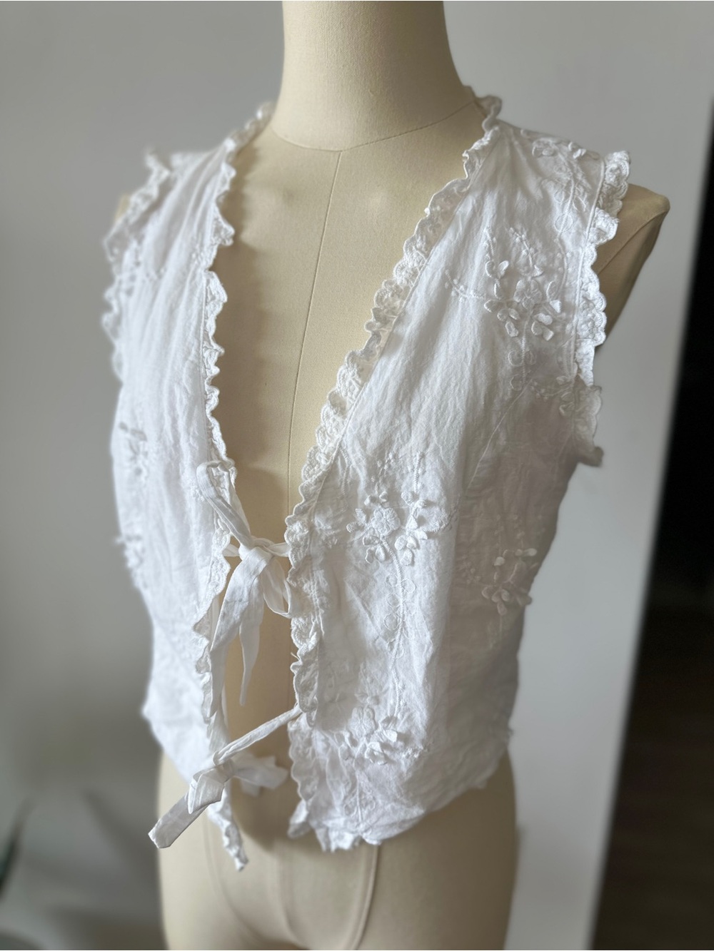 All in Favor 100% cotton White Embroidered Tie-Front Sleeveless Vest Top